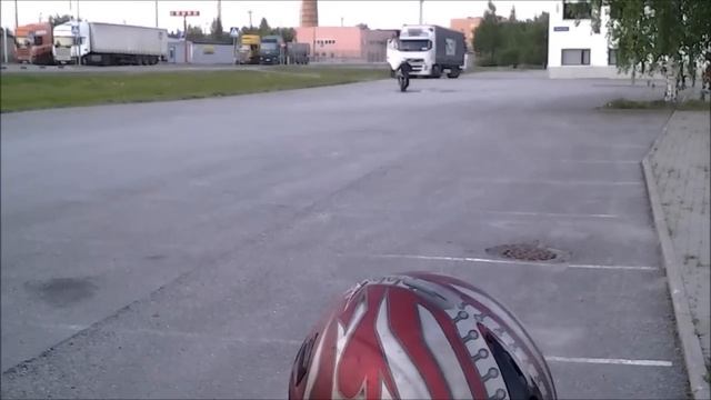 Stunt training with Suzuki Street Magic смотреть онлайн