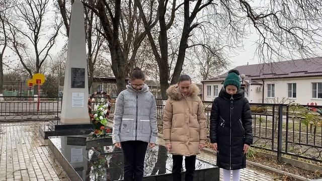 Возложение у Обелиска комсомольцу Козину в пос. Михайловка, посвященное Дню неизвестного солдата. смотреть онлайн