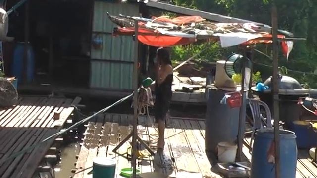 Камбоджа , деревня на реке .Cambodia, village on the river. смотреть онлайн