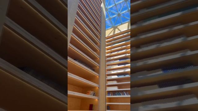 Стенд «Кадровый центр «Работа России» на ВНОТ 2024 принимает посетителей смотреть онлайн