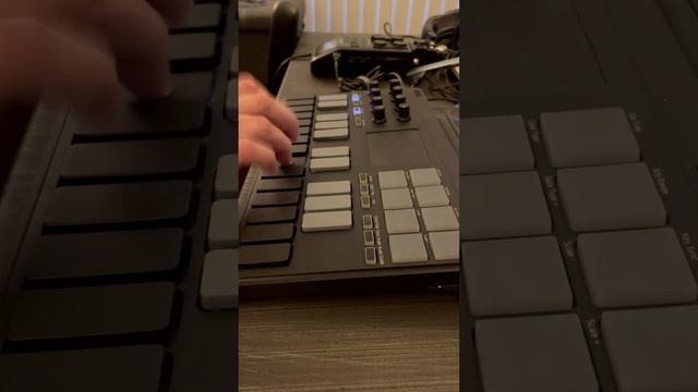 toy cat piano + koala sampler + korg nanokey studio 80s cat смотреть онлайн