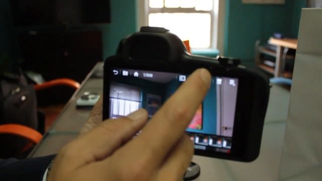 Samsung Galaxy NX en nuestras manos | Engadget en español смотреть онлайн