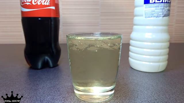 ЧТО БУДЕТ, ЕСЛИ СМЕШАТЬ COCA COLA с ХЛОРКОЙ؟ смотреть онлайн