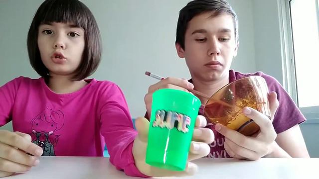 УЖАС РАСПАКОВКА Слаймов.Сделай Слайма сам.Слайм в виде бомбы смотреть онлайн