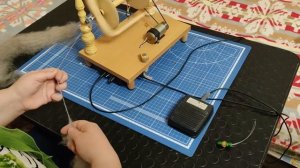 Работа на электрической прялке с функцией шотландского натяжения | ENG subtitles