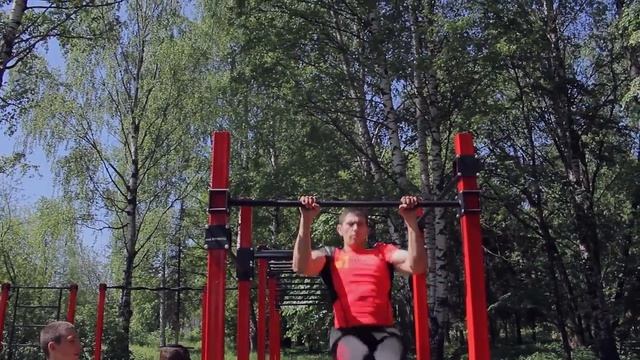 Выход на две на турнике. Обучалка по Workout 1 смотреть онлайн
