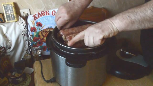 Сервелат свиной.Копчение в мультиварке. смотреть онлайн
