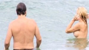 UNCENSORED:Pamela Anderson Goes Topless