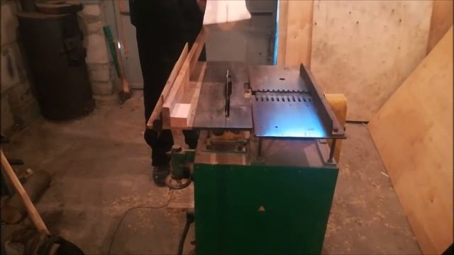 приспособление для ровной обрезки необрезной доски (Device for straight trimming of unedged boards) смотреть онлайн