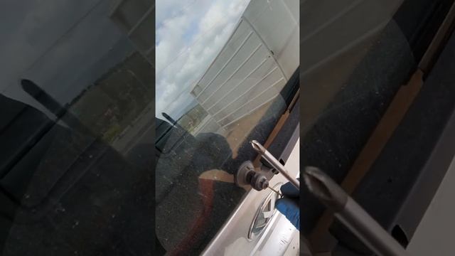WYMIANA SPRYSKIWACZA TYLNEJ SZYBY GRUPA VAG I NIE TYLKO. смотреть онлайн
