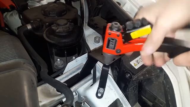 BMW X5/X6 (E-поколение) & Defen.time - видеоинструкция по установке блокиратора капота смотреть онлайн