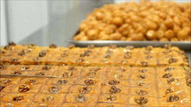 Как готовят восточные сладости в "Куликовском"? смотреть онлайн
