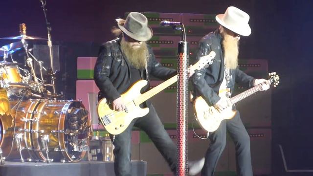 ZZTop - I'm Bad, I'm Nationwide @ Arena, Vienna 2016 смотреть онлайн