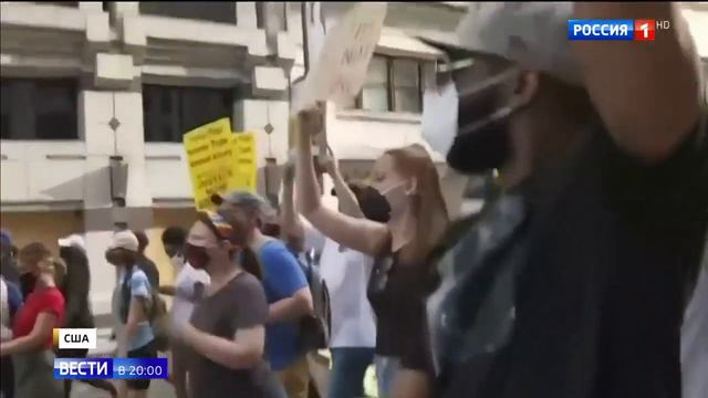 В Минеаполисе крестят на площади Джорджа Флойда и сносят памятники смотреть онлайн