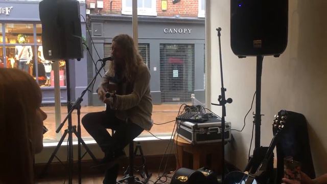 Adam Slack Performing - 'Black Swan' Live смотреть онлайн