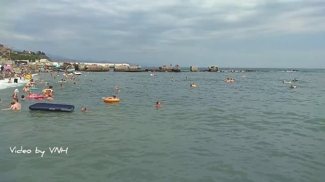 Алушта. Пляж. Народ отдыхает от трудов. 26.07.2020 смотреть онлайн