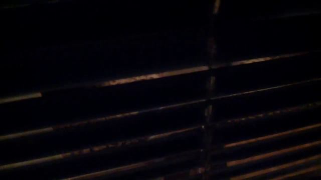 Малыш смешно испугался