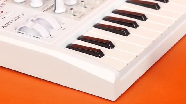 ARTURIA lance le MicroBrute SE (La Boite Noire) смотреть онлайн