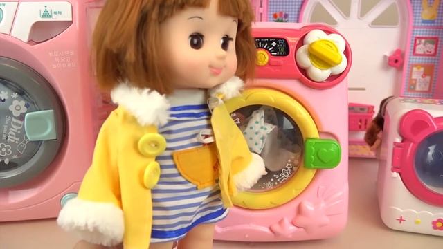 Baby doll bath with surprise eggs and washing machine toys play смотреть онлайн