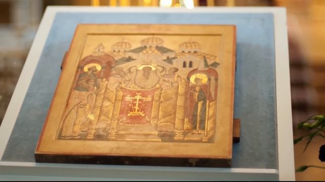 Братки вломились в церковь и хотели поживиться иконами. А через 5 минут целовали батюшке ноги. смотреть онлайн