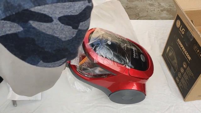 Unboxing LG Vacuum Cleaner VK 5318