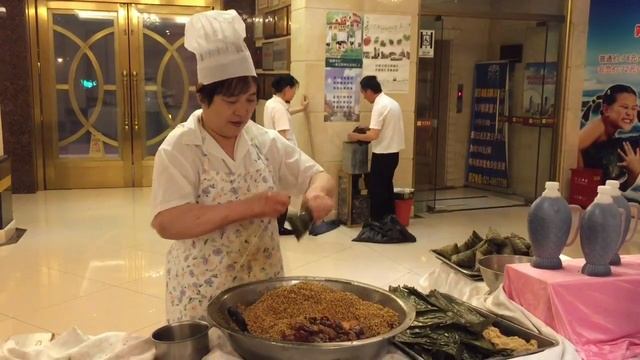 Приготовление китайских голубцов. Китай. Шанхай смотреть онлайн