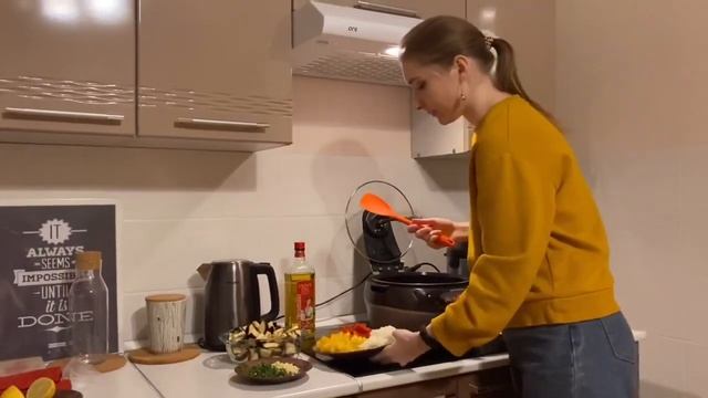 Мультиварка мешает еду сама Обзор мультиварки Maunfeld MF 1621BR смотреть онлайн