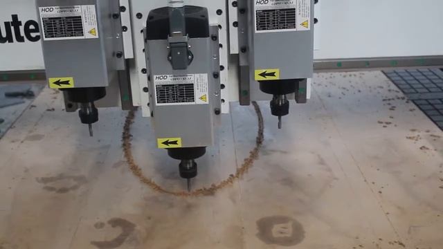Фрезерный станок EVORTER HT - 1325 с тремя шпинделями 3Kw - Гравировка фанеры. смотреть онлайн