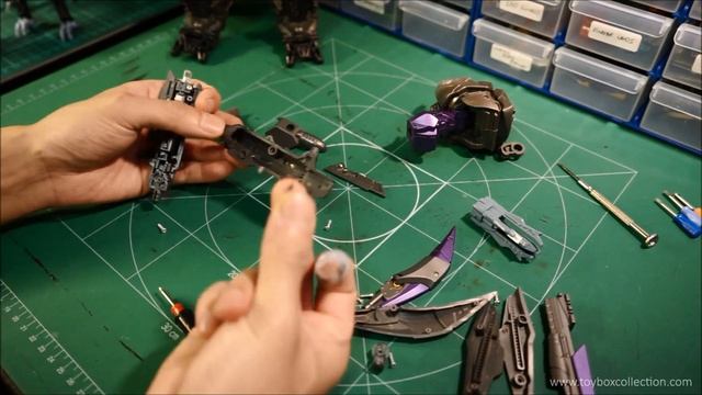 Changing battery of TF Dream Factory PJ-01 Evil-Blood Blade смотреть онлайн