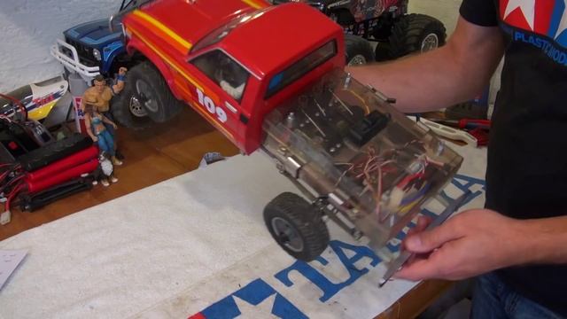 Tamiya RC Nostalgia - The First Scaler in RC - Toyota Hilux 4x4 Pick Up смотреть онлайн
