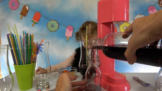 Газируем сладкую водичку из пакетиков на автомате с баллоном CO2 DIY Soda grape смотреть онлайн