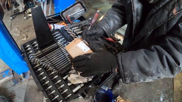 Замена тормозных колодок и масла в двигателе 3.6 TD Range Rover | Таксуем на Range Rover смотреть онлайн