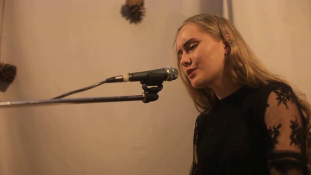Элли на маковом поле - Астма смотреть онлайн