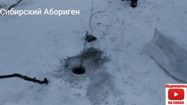 Зимняя рыбалка Сетями/Снова ловим Карася/Попала ондатра смотреть онлайн