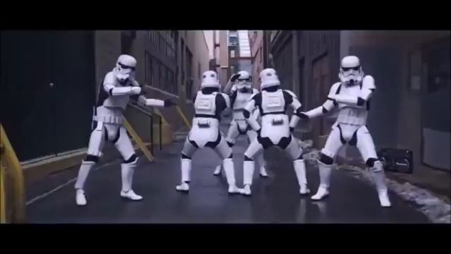 Stormtrooper dances Copacabana - Leon Machere смотреть онлайн