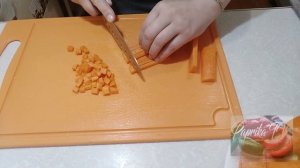 Простой суп из консервированного горошка с копченой курицей