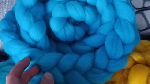 Шерсть меринос полутонкая для валяния и прядения смотреть онлайн