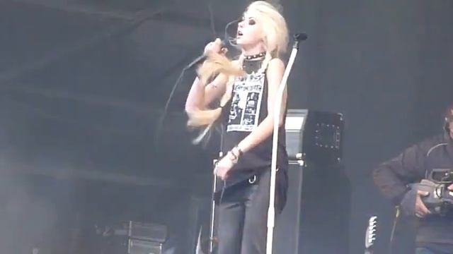 Taylor Momsen))The Pretty Reckless... смотреть онлайн