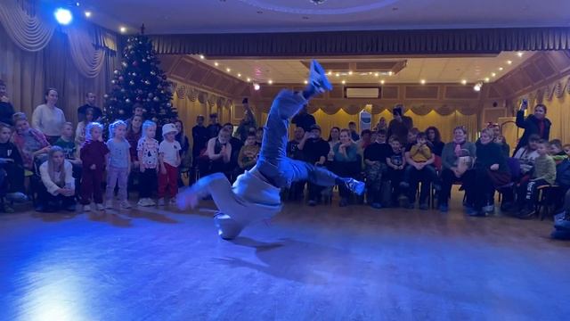 Судейский выход BBOY Android Брейк ЁЛКА ? смотреть онлайн