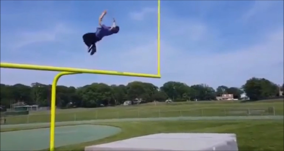 Красивое сальто назад