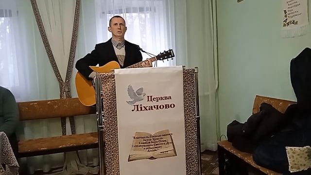 На жаре в густой пыли дорожной человек израненный лежал