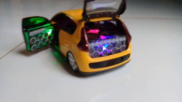 Miniatura do Fiat Palio com SOM no Acrilico REBAIXADO смотреть онлайн