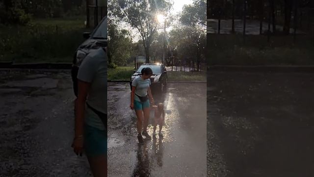 Бегом под дождём смотреть онлайн