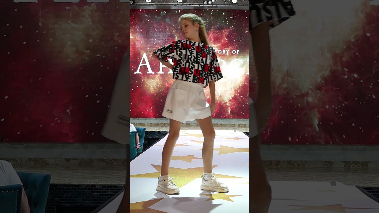 МОДНИЦА . Дефиле юной Евы смотреть онлайн