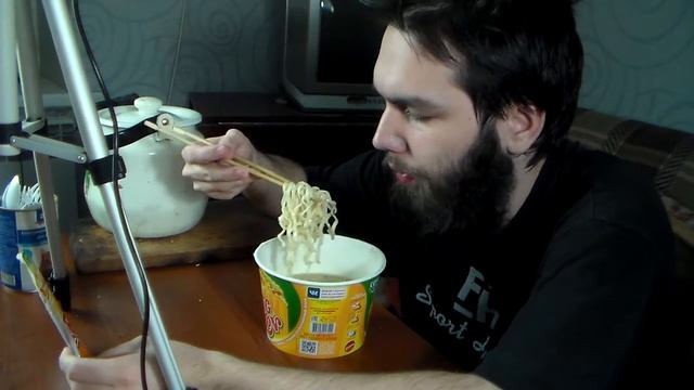 Лапша Big Bon с грибным соусом и жареным луком ведерко 95 грамм