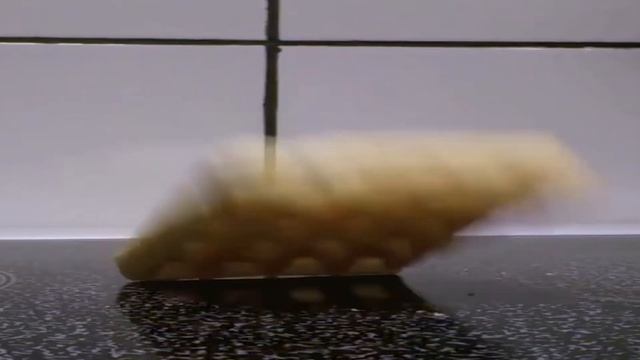 Вафля упала, но стала отжиматься по Данила Степанова