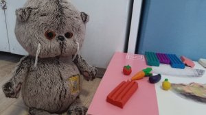 Басик лепит овощи!