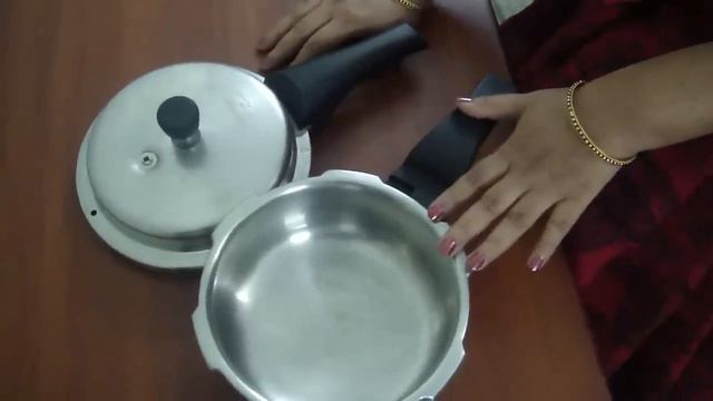 Prestige 2 litre Cooker Reviews | Plus Minus 5 Star Rating | Gowri Reviews And Tips смотреть онлайн