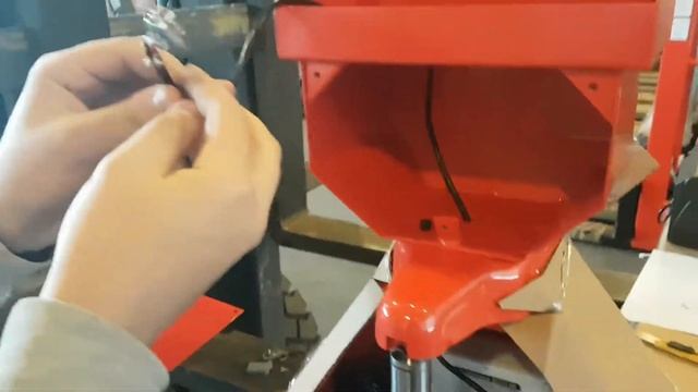 Установка весового терминала гидравлической тележки Oxlift OX25-SCALE смотреть онлайн