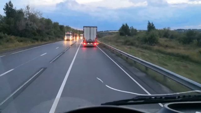 Почему нельзя ездить по обочине! Особенно за другой машиной смотреть онлайн